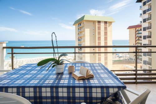 AA Guest - SandBeach Front Sea Views Eco Apartment