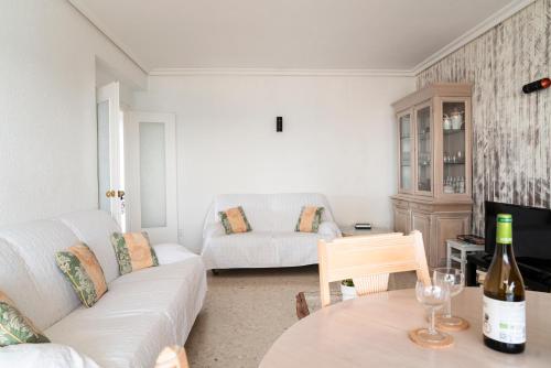 AA Guest - SandBeach Front Sea Views Eco Apartment