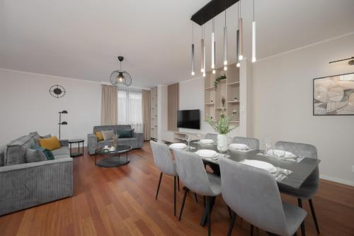 Family Apartment with 3 Bedrooms and a Parking Space by Noclegi Renters