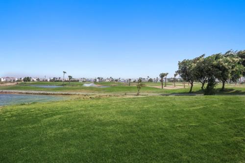 a view of the green at the golf course at Pickalbatros Golf Beach Resort - All Inclusive in Sharm El Sheikh