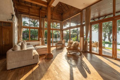 a living room with a couch and a table at Villa Selatan in Jimbaran