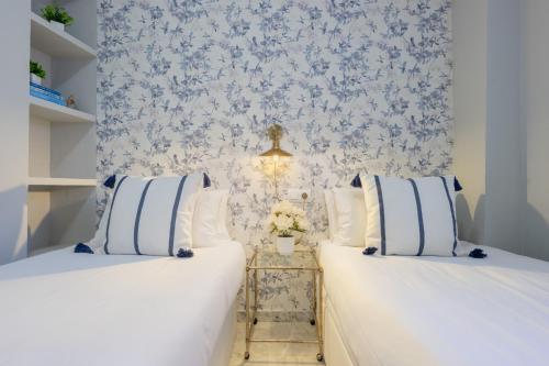 Postel nebo postele na pokoji v ubytování Stunning 3BR 2BTH with Parking and Jacuzzi