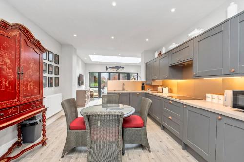 a kitchen with a table and chairs and a counter at GROUND floor apartment no steps 119 Northgate St luxury 2 bedroom apartment close to the town centre with paid parking close by in Bury Saint Edmunds