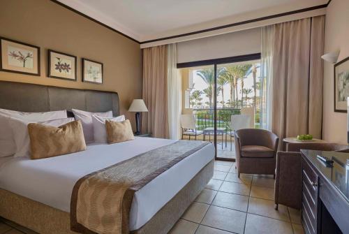 JAZ Lamaya Resort — Photo of the whole room
