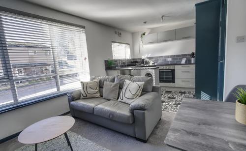 Η κουζίνα ή μικρή κουζίνα στο Modern 1-Bed in Mickleover with Free Parking & WiFi