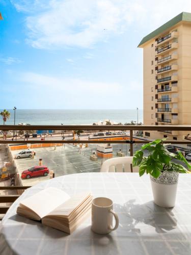 AA Guest - Sunshine Front Sea Views Eco Apartment