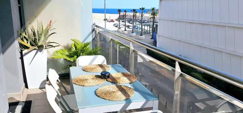 Ideal for families on the beach in Barcelona with a pool