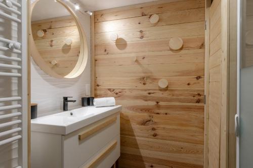 a bathroom with a sink and a mirror at Les Chaumes - T3 moderne piscine in Cordon