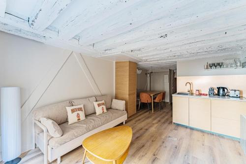 2BR apartment next to Notre Dame de Paris