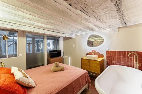 2BR apartment next to Notre Dame de Paris