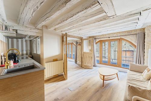 2BR apartment next to Notre Dame de Paris