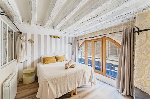 2BR apartment next to Notre Dame de Paris