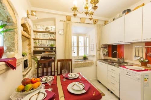 Kuchyň nebo kuchyňský kout v ubytování Mia Casa Dubrovnik