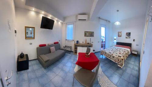 a large living room with a couch and a bed at Villa Caribe affittacamere in Monterosso al Mare