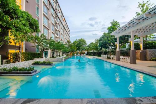 Πισίνα στο ή κοντά στο Baan Peang Ploen - condo