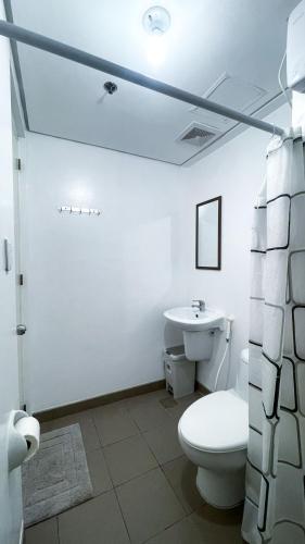 a bathroom with a toilet and a sink at Modern Comfort Studio with City Views in Molo