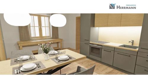 una cucina con un tavolo e una sala da pranzo di Ferienwohnung Beim Paschamarte a Schwangau