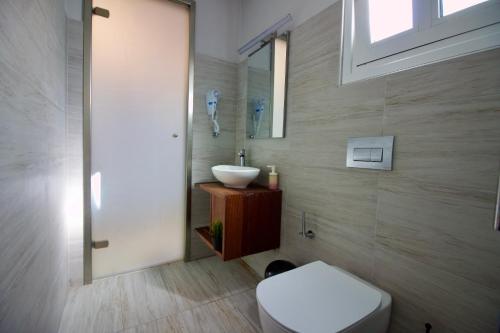 Koupelna v ubytování Chloe Apartments