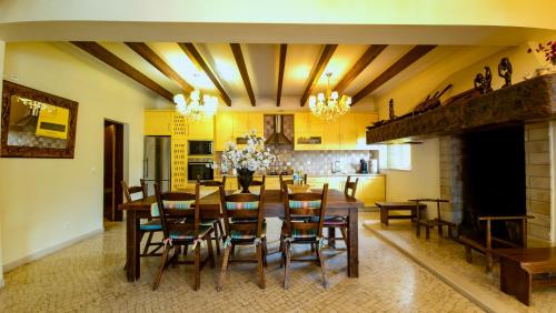 a dining room with a wooden table and chairs at Casa da Joana, Quinta Carmo - Alcobaça/Nazaré in Alcobaça