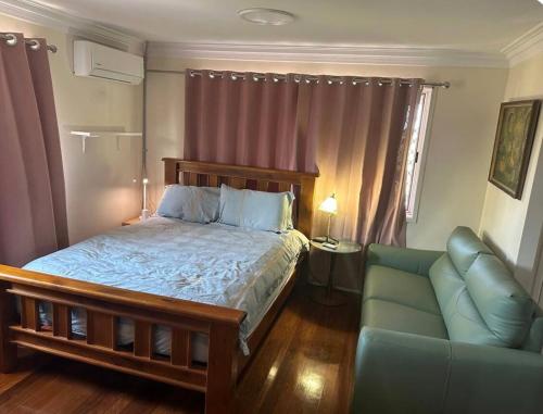 Granadilla st queen bed for couple 独立附属公寓G5