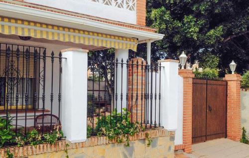 Gorgeous Home In Benalmadena With Wifi