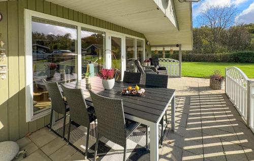 a patio with a table and chairs on a house at 3 Bedroom Pet Friendly Home In Hemmet in Falen