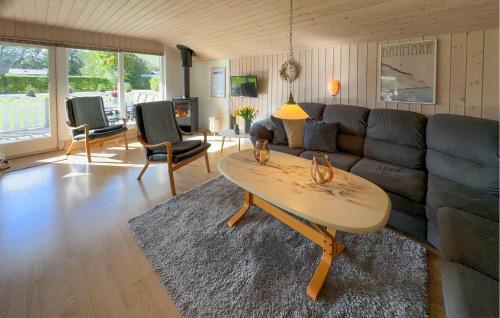 a living room with a couch and a table at 3 Bedroom Pet Friendly Home In Hemmet in Falen