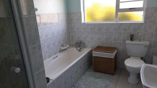 Un baño de Jaco and Liz's sea get away