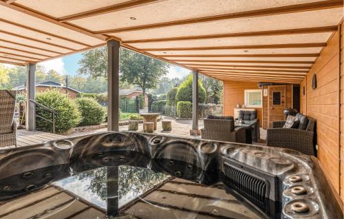 een terras met zwembad in een huis bij 3 Bedroom Stunning Home In Erm in Erm