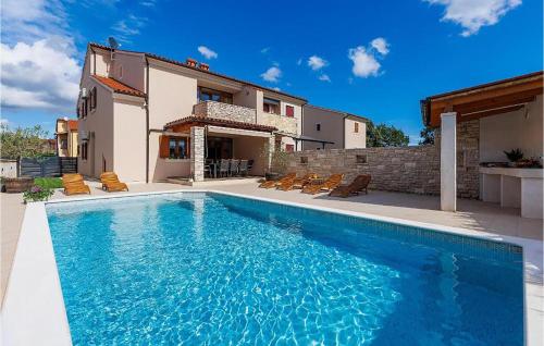 Stunning Home In Segotici