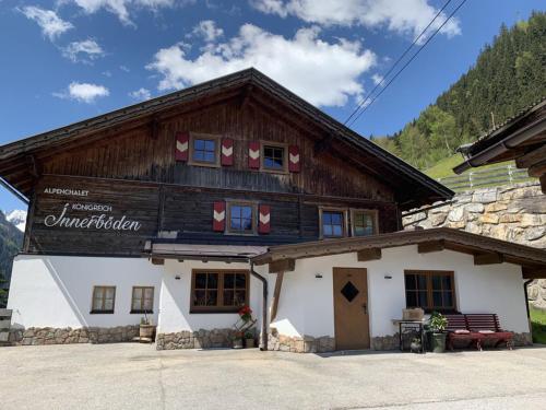 a building with a wooden roof at Alpenchalet Königreich Innerböden in Ginzling