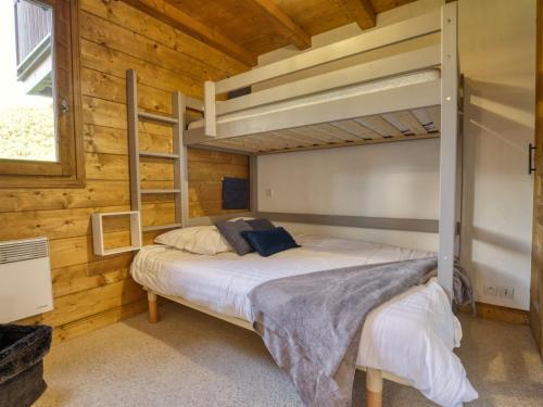 Postel nebo postele na pokoji v ubytování Appartement cosy, terrasse, parking, proche pistes - FR-1-505-233