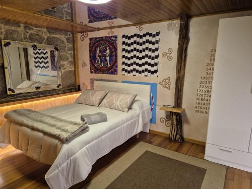 Giường trong phòng chung tại Casa y Apartamento Rural Terra Celta en Salceda de Caselas