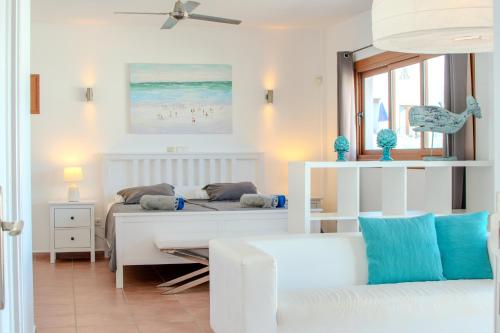 Villa Achaman - Peace, Sea Views and Heated pool