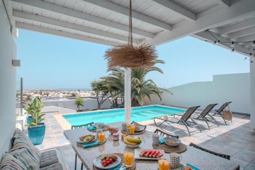 Villa Achaman - Peace, Sea Views and Heated pool