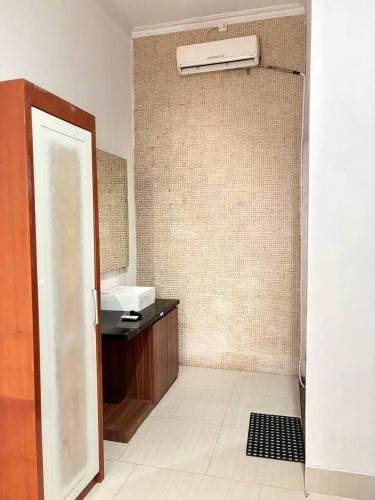 a bathroom with a sink and a mirror at Pondok Agung Rubicon in Yogyakarta