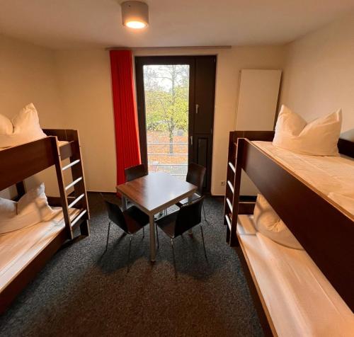 Ένα ή περισσότερα κρεβάτια σε δωμάτιο στο Jugendherberge Düsseldorf
