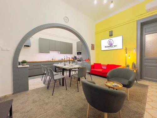 Rose House - Modern 5BR Home in Central Budapest AC