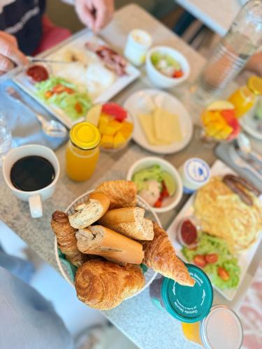 Comida en o cerca de este hotel