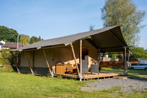 Το κτήριο όπου στεγάζεται  το οργανωμένο κάμπινγκ