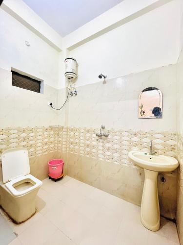 a bathroom with a toilet and a sink at Rv stay pushkar in Pushkar
