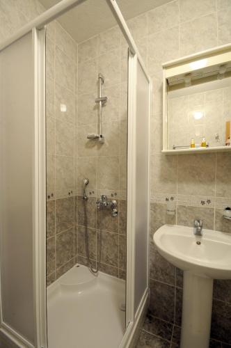 a bathroom with a shower and a sink at IWA CENTAR Apartments & Wellness in Vrnjačka Banja