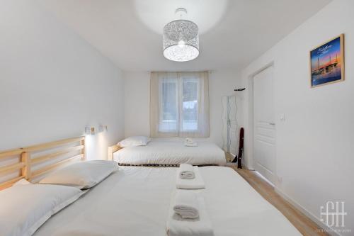 Una cama o camas en una habitación de La Terrasse De Leonardo - 6V - 2 min du château