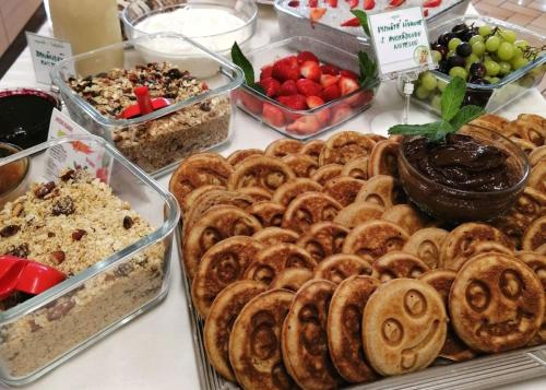 Comida en o cerca de este hotel