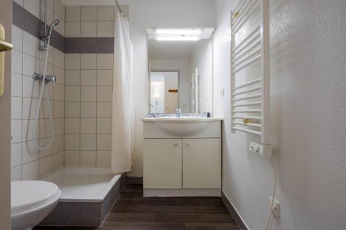 a bathroom with a sink and a toilet and a shower at SUNWEB Résidence Les Balcons & Chalets de Bois Méan in Les Orres