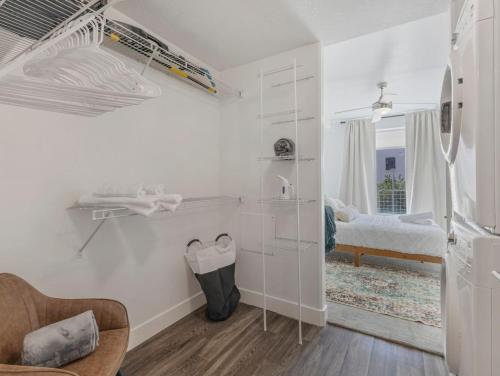 Ένα μπάνιο στο Downtown Oasis - Gym & Courtyard Fire Pit