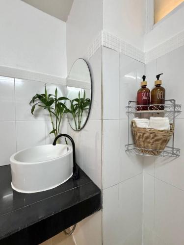 a bathroom with a sink and a mirror at PRO Guest House in Thong Sala