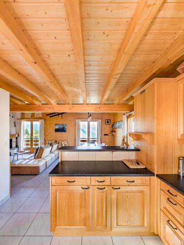 Grand chalet familial avec cheminée à La Tzoumaz