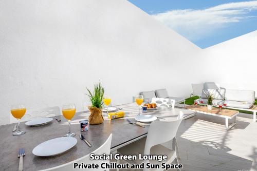 Villa Fiesta Las Americas up to 14 Guests Party Stay