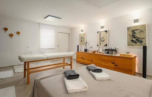 a bathroom with two beds and a sink in a room at Villa Puccini with pool and sauna in Frata